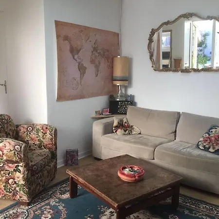 La Petite Maison Et Ses Quatre Velos *