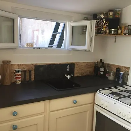 La Petite Maison Et Ses Quatre Velos