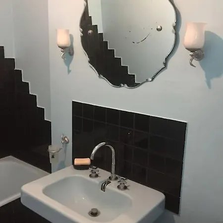 La Petite Maison Et Ses Quatre Velos * Reze